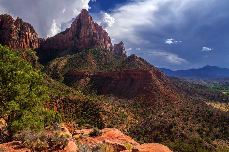 the viewing area at the end of the Watchman Trail (Zion National Park)