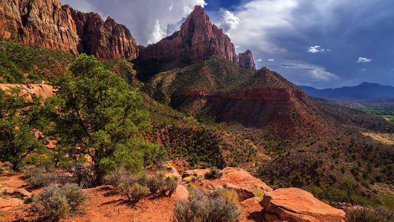 the viewing area at the end of the Watchman Trail (Zion National Park)